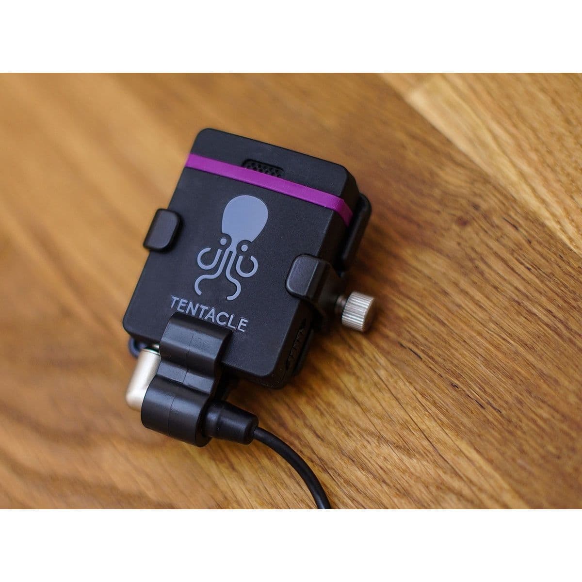 tentacle-sync-e-bracket-a06-b-on-table.jpg
